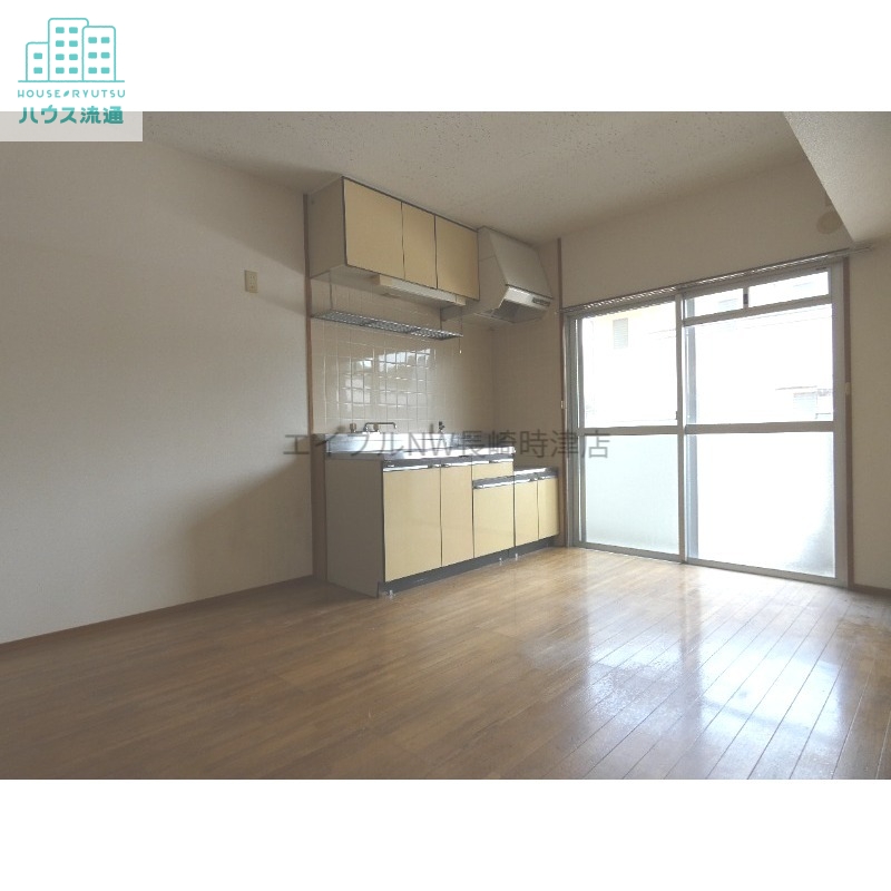 居室・リビング　※別号室の写真です