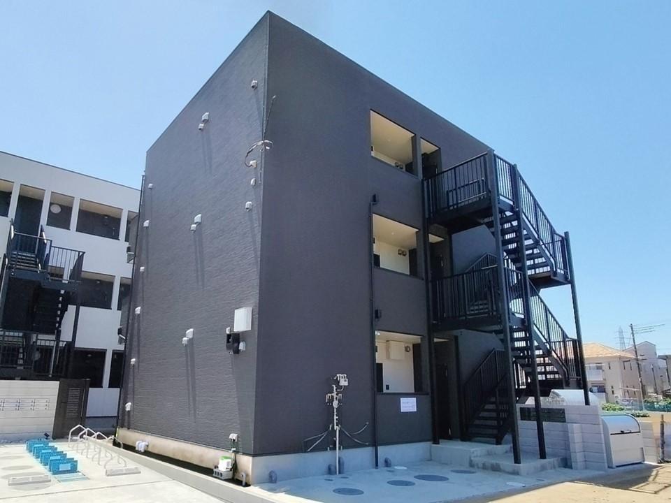 建物外観　落ち着いた色合いが魅力の、清潔感あるきれいな外観です