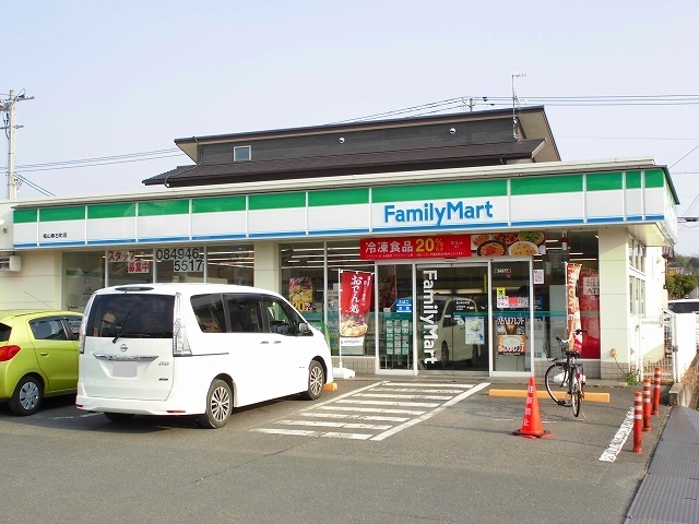 コンビニ　ファミリーマート福山春日町店（コンビニ）まで400m