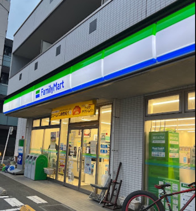 コンビニ　ファミリーマート 早宮四丁目店（コンビニ）まで180m
