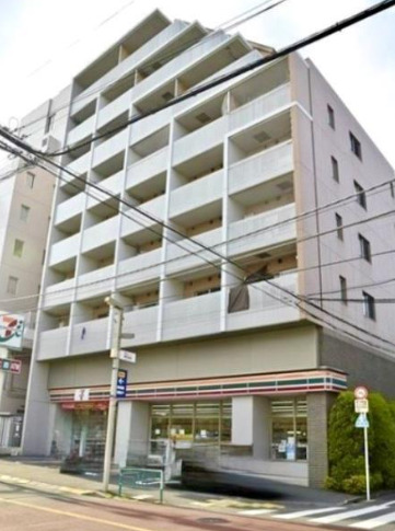 建物外観　鉄筋コンクリート造のがっちりとした建物。