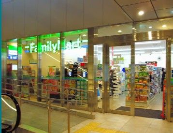 コンビニ　ファミリーマート KABUTO ONE店（コンビニ）まで165m