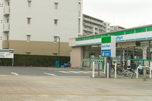 コンビニ　ファミリーマート ふじみ野上野台店（コンビニ）まで1111m