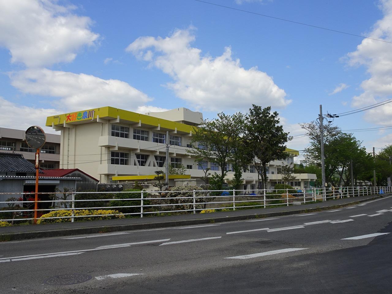 小学校　新居浜市立泉川小学校（小学校）まで1085m