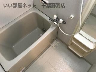 バス・シャワールーム　コンパクトで使いやすいお風呂です