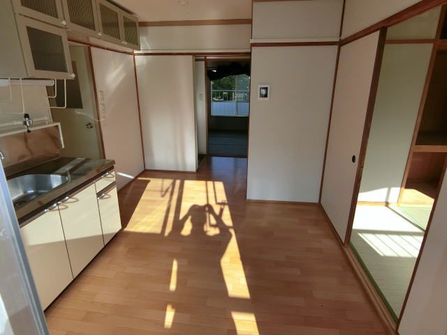 居室・リビング　ＤＫ　５．５帖　※反転タイプの写真です