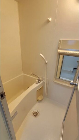 バス・シャワールーム　※写真は同じマンションの違う部屋のものになります。
