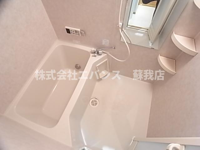 バス・シャワールーム　コンパクトで使いやすいお風呂です