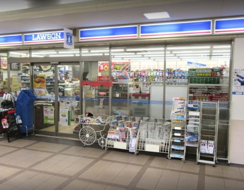 コンビニ　ローソン 下高井戸駅前店（コンビニ）まで935m