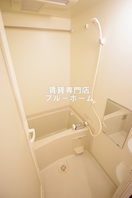 バス・シャワールーム　浴室乾燥機付きのお風呂！