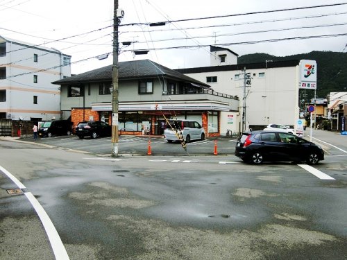 コンビニ　セブンイレブン 京都山科椥辻店（コンビニ）まで478m