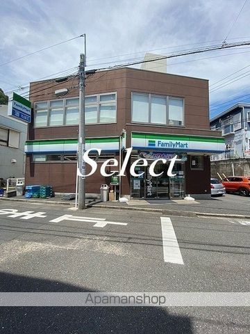 コンビニ　ファミリーマート（コンビニ）まで1827m