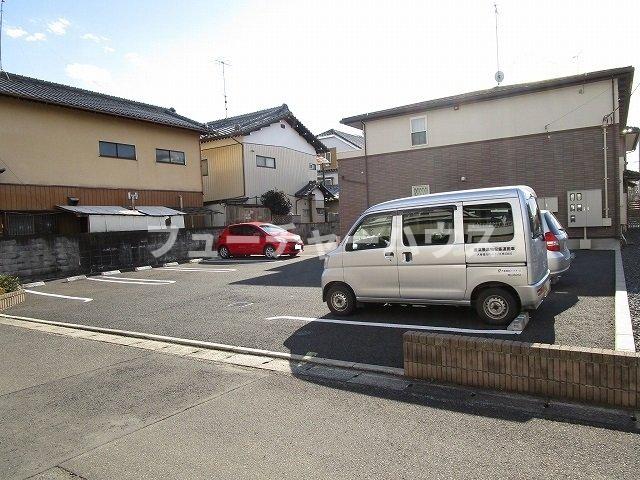 駐車場　車をお持ちの方に嬉しい駐車場付きの物件です
