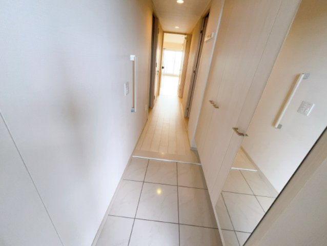 玄関　別部屋のお写真となります。