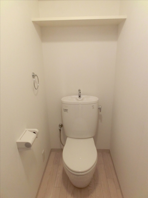 トイレ　写真は１０２号室のものです