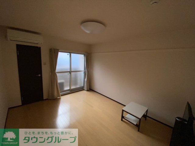 居室・リビング　部屋毎に間取りが異なる場合がございます。