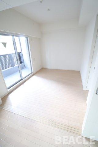 その他部屋・スペース　広くて明るい寝室