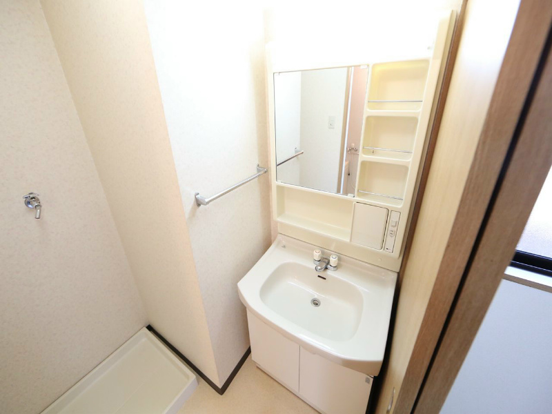 洗面設備　脱衣所　独立洗面台付　洗濯機ご用意できます