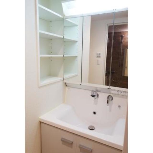 洗面設備　※写真は同タイプ住戸です。