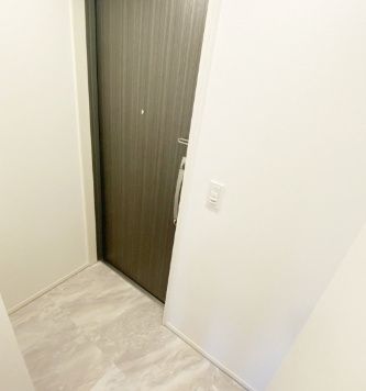玄関　写真は同タイプ住居です。