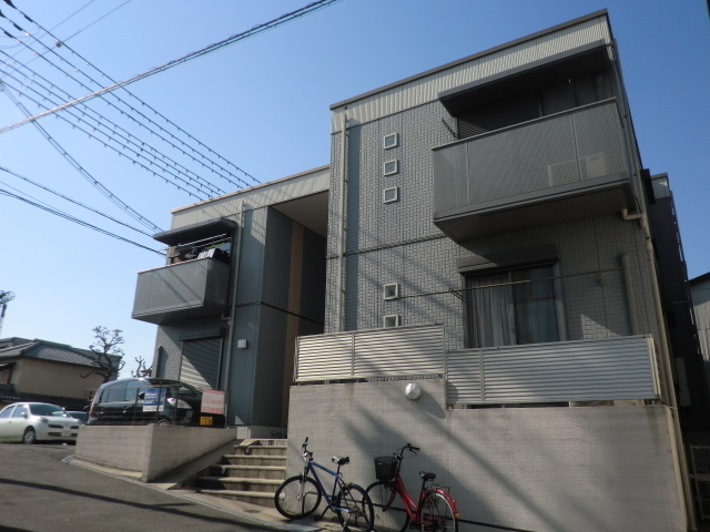 建物外観　Ｈ１７年築。外観も内装も綺麗。