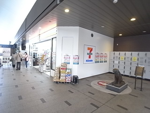 コンビニ　セブン－イレブン　ハートイン宝塚駅改札口店（コンビニ）まで288m
