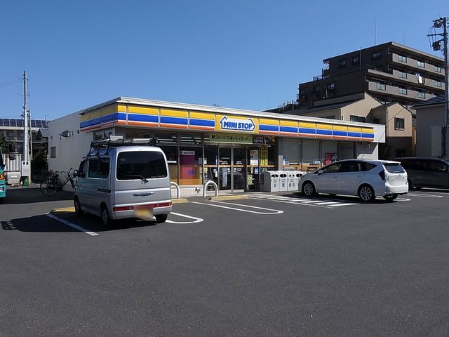 コンビニ　ミニストップ前原東3丁目店（コンビニ）まで560m