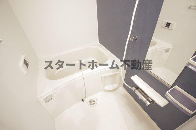 バス・シャワールーム　コンパクトで使いやすいお風呂です