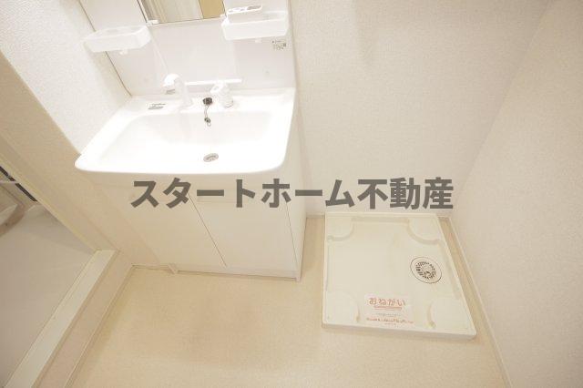 洗面設備　ゆったりとスペースのある洗面所