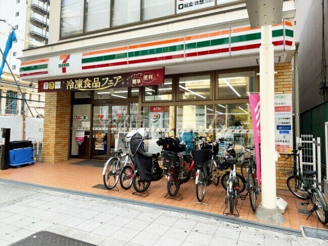 コンビニ　セブンイレブン南船場三休橋筋店（コンビニ）まで19m