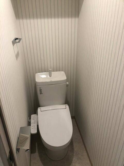 トイレ　温水洗浄便座付きです