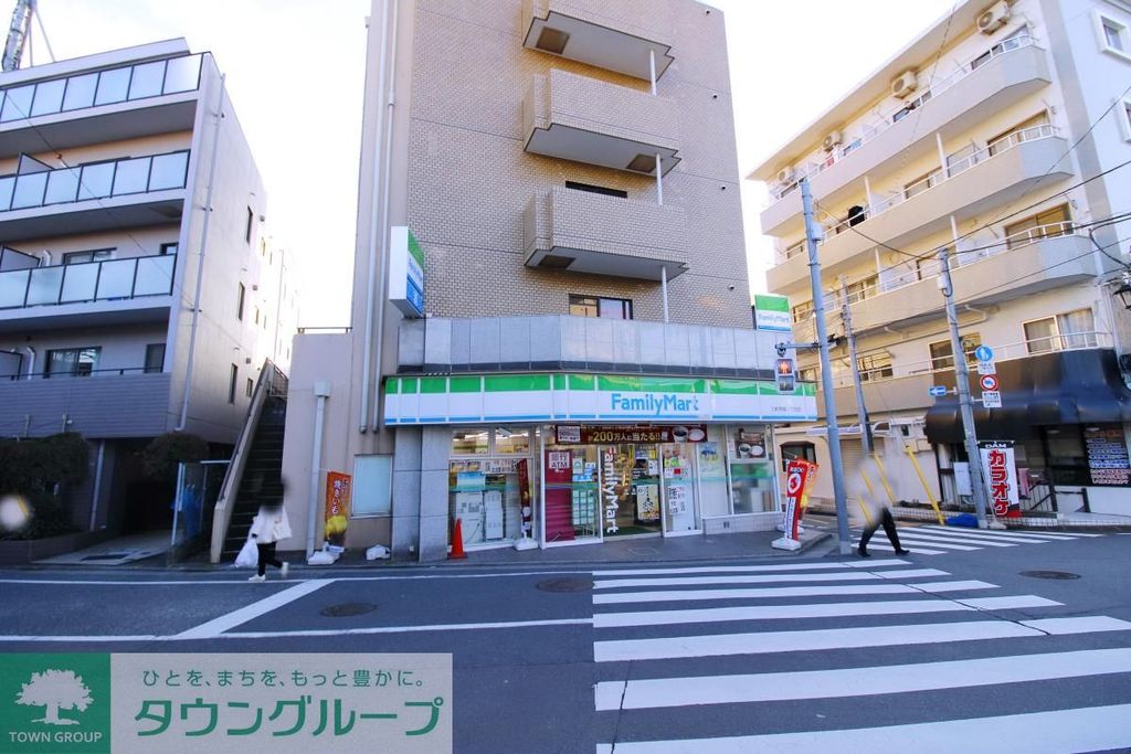 コンビニ　ファミリーマート 三軒茶屋一丁目店（コンビニ）まで180m