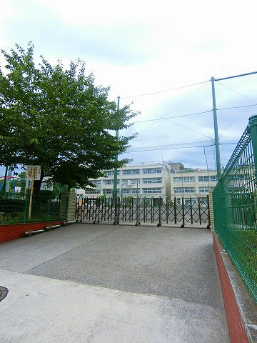 小学校　横浜市立峯小学校（小学校）まで505m