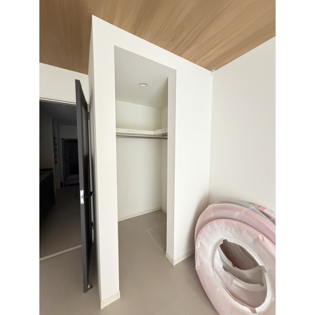 Rooms万代5の内装写真