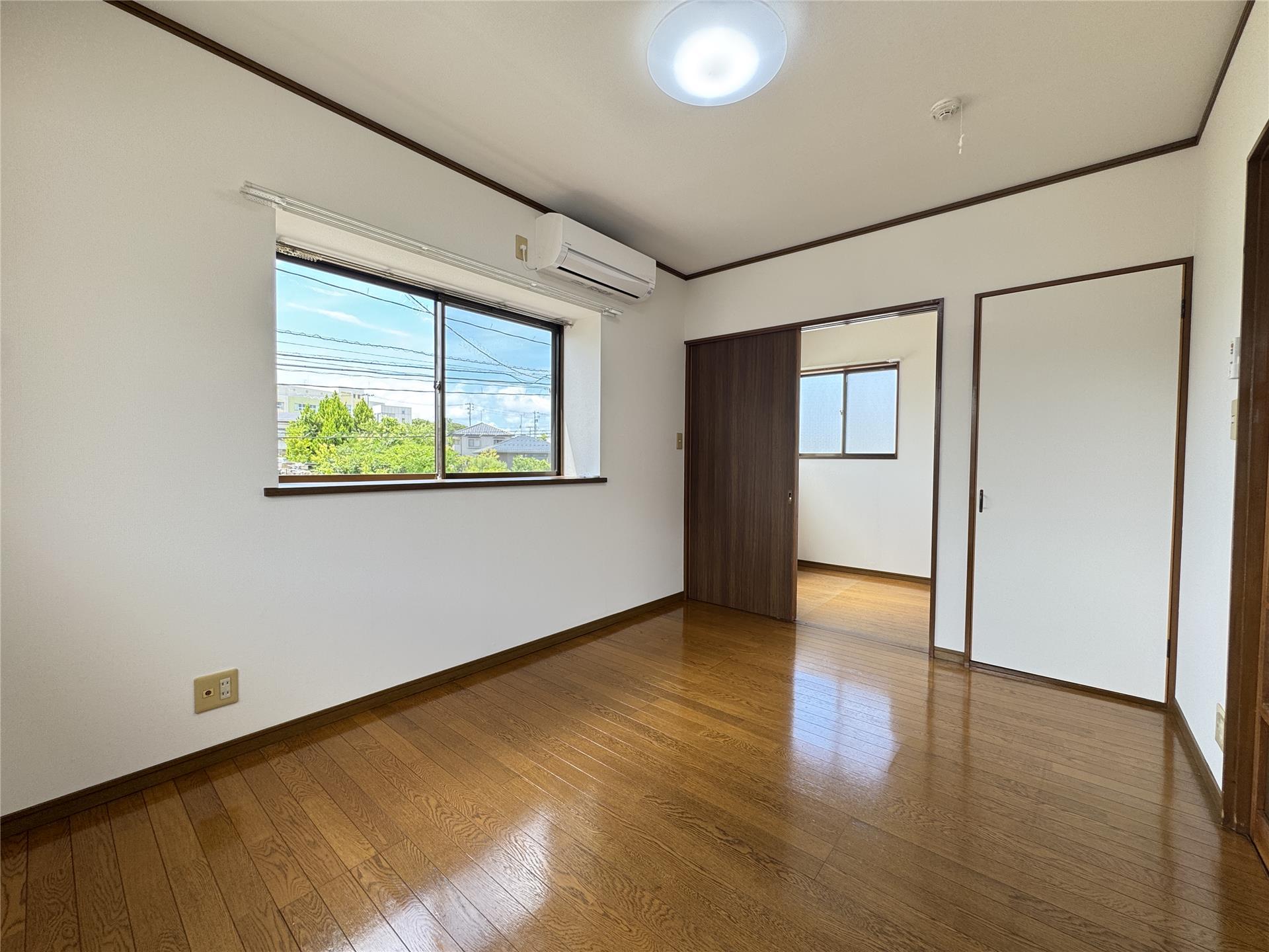 その他部屋・スペース　DK横の6帖の洋室です♪
