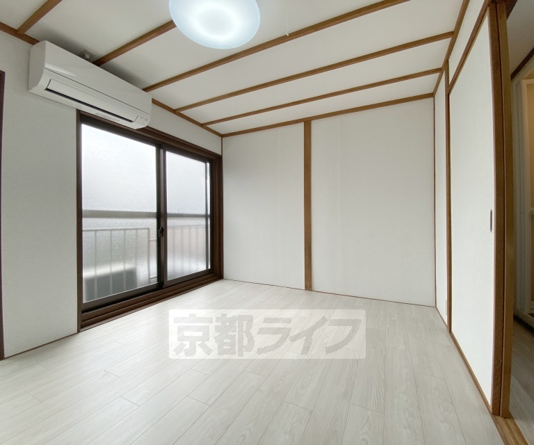 居室・リビング　上賀茂神社の京都産業大学無料シャトルバス乗り場まで徒歩...