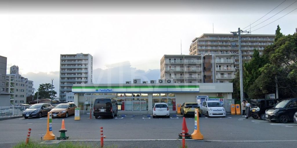 コンビニ　ファミリーマート湘南江ノ島店（コンビニ）まで800m