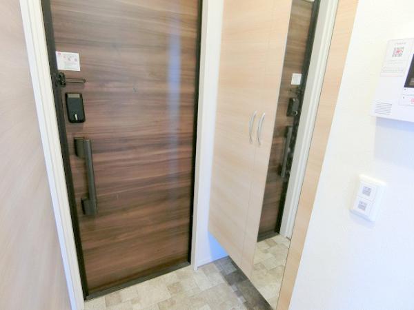 玄関　※写真は別のお部屋のイメージです。現状優先。