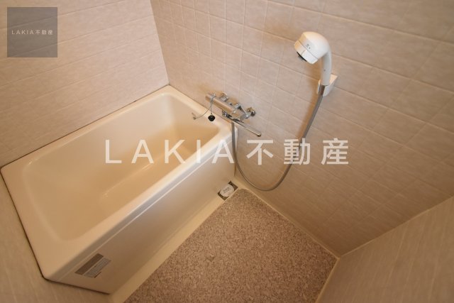バス・シャワールーム　コンパクトで使いやすいお風呂です