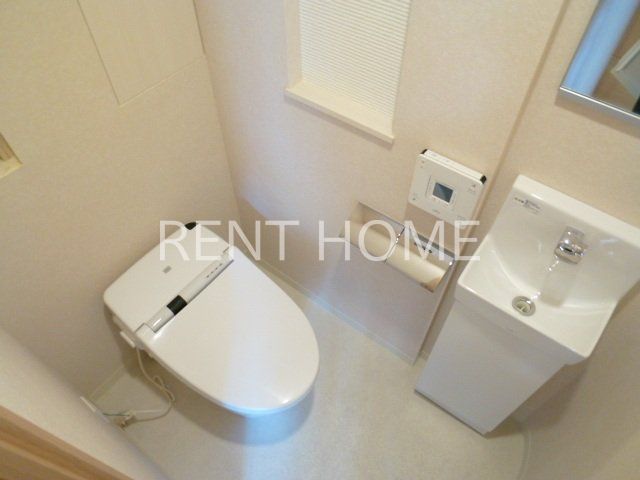 トイレ　ウォシュレット一体型のタンクレストイレ