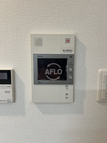 セキュリティ　セレニテフラン難波　モニター付きインターホン