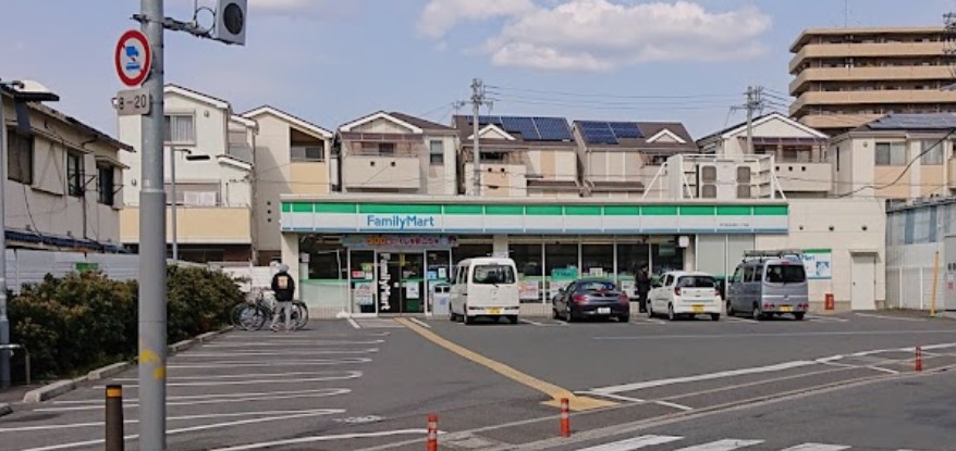 コンビニ　ファミリーマート（コンビニ）まで187m