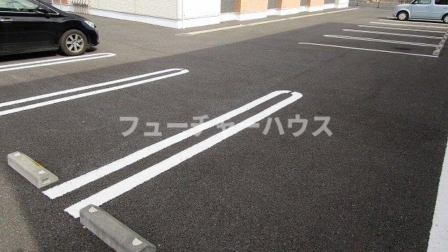 駐車場　駐車場があるので、車を買う予定の方も安心です
