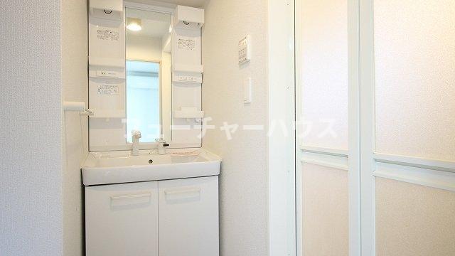 洗面設備　スペースが確保できる洗面所です