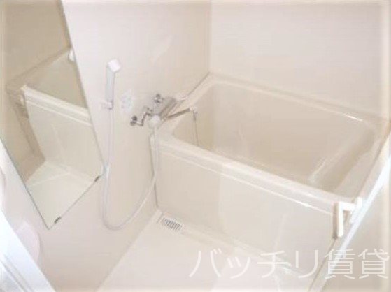 バス・シャワールーム　画像は別号室タイプの為、現状を優先致します。