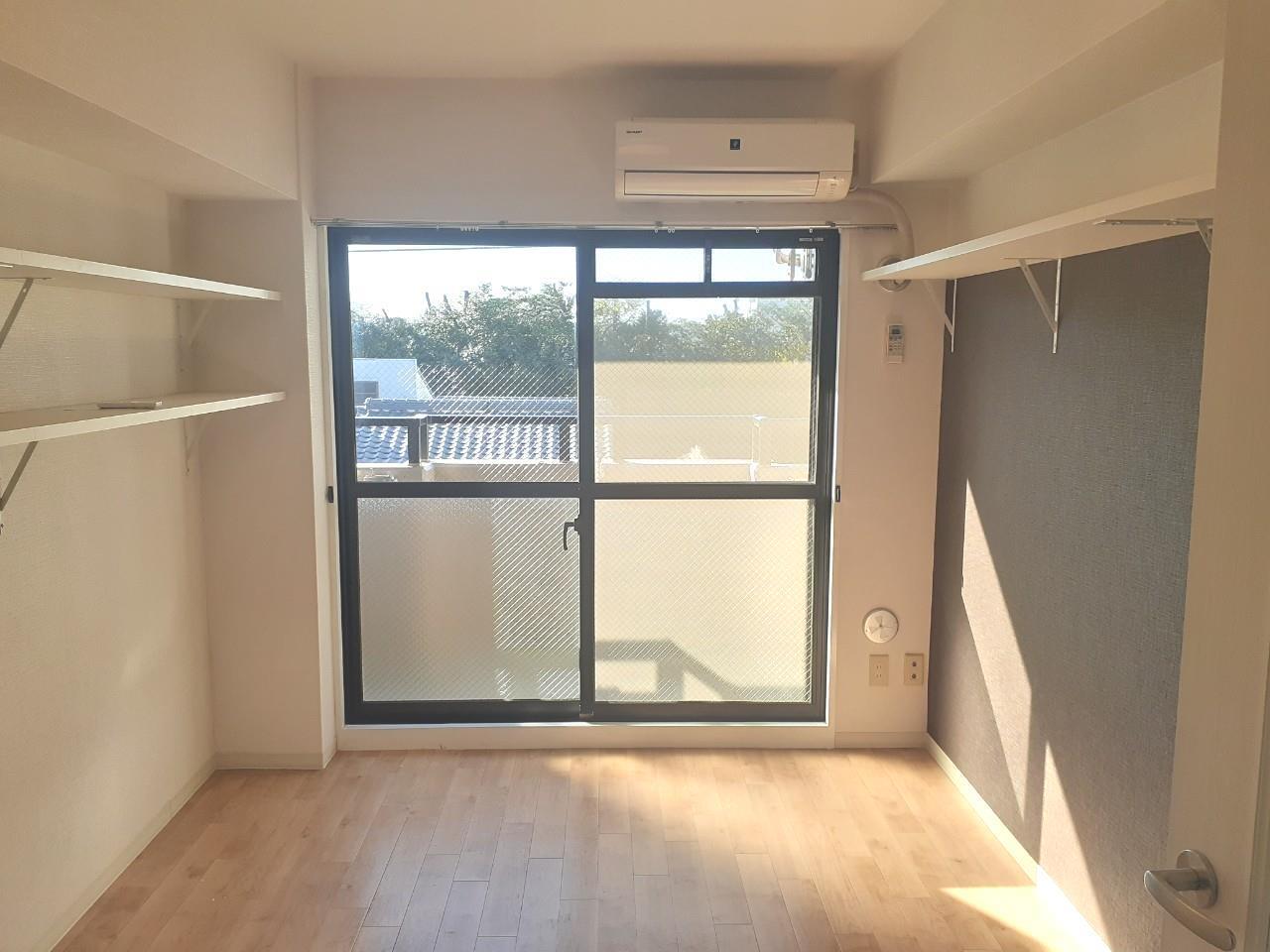 居室・リビング　※写真は反転タイプのお部屋です。