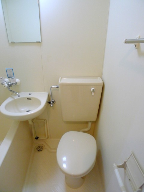 地下鉄桜通線 吹上駅 徒歩7分 4階建 築36年のトイレ写真