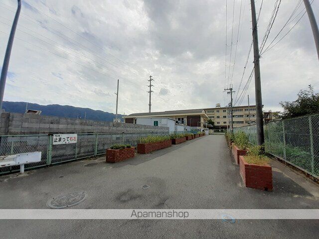 小学校　東山本小学校（小学校）まで700m