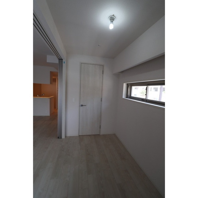 OPUS RESIDENCE SHINSAIBASHISOUTHの居間写真