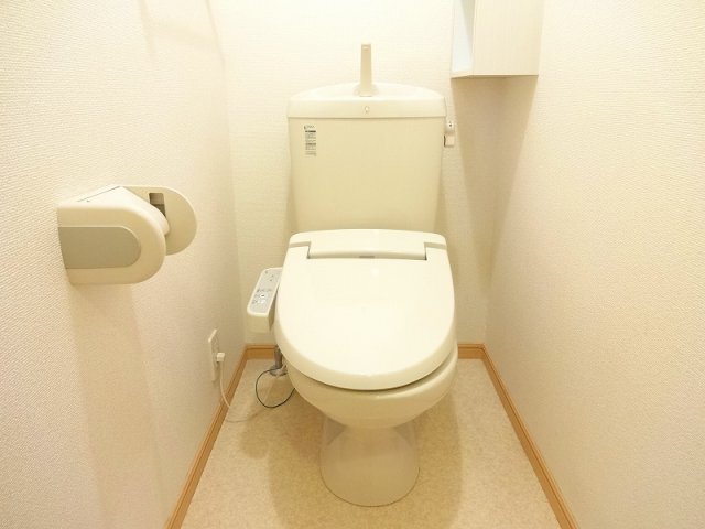 地下鉄今里筋線 瑞光四丁目駅 徒歩5分 2階建 築16年のトイレ写真